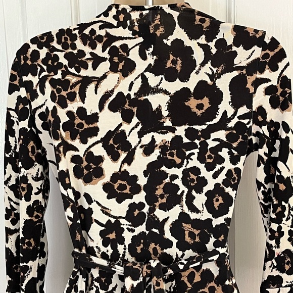 Diane Von Furstenburg 100% Silk Black Tan Cream Floral Wrap Dress Iconic 70’s - Picture 12 of 16